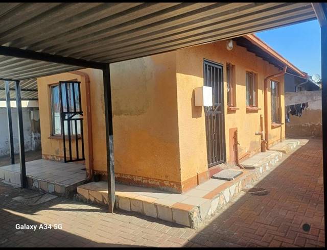 2 BEDROOM HOUSE FOR SALE IN CLAYVILLE